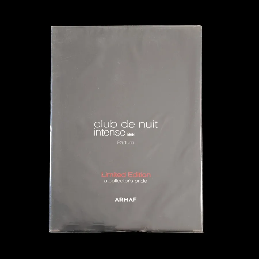 Frasco do perfume Club DE Nuit Intense MAN Parfum Colecionador da marca ARMAF